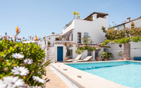 Escaleras a terraza de la cocina