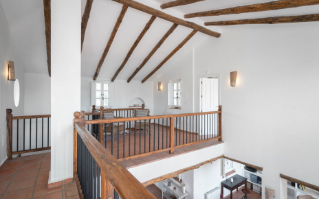 Second floor with two bedrooms