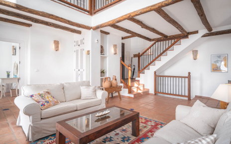 High ceilings / open plan