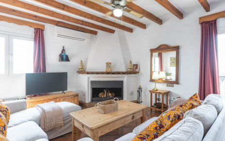 Open fire, air conditioning and ceiling fans