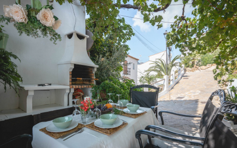 Furnished terrace with barbecue