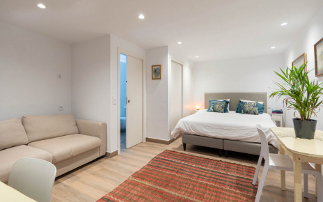 Habitación en nivel inferior con acceso desde terraza