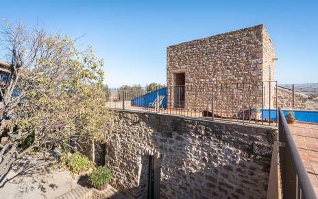 Torre medieval con acceso a mirador (niños deben supervisarse)