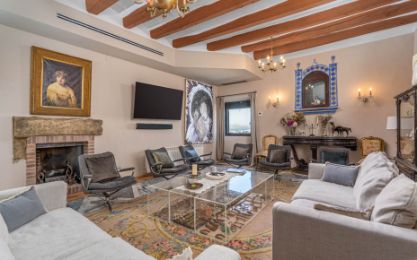 Salón en planta primera con cassette chimenea