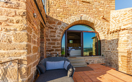 La Torre tiene terraza con jacuzzi
