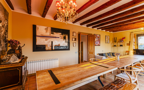 Zona de comedor adecuada para capacidad máxima