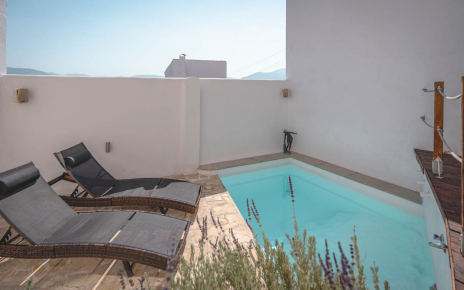 Pool built on bedrock