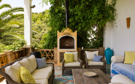 Living areas with doors to terraces