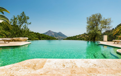 A stunning infinity pool