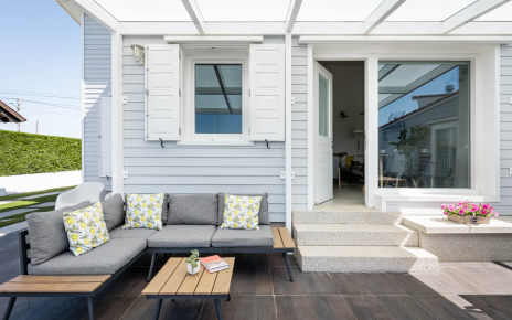 Furnished pergola and back door to your cottage