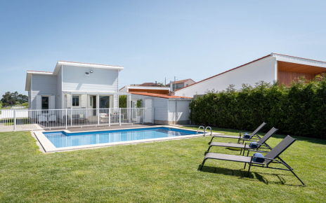 Your Galicia holiday villa with gated pool