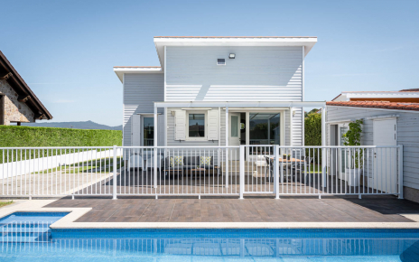 A Canadian style wooden cottage in the Rias Baixas