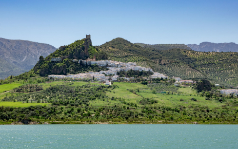 El pantano de Zahara también está muy cerca