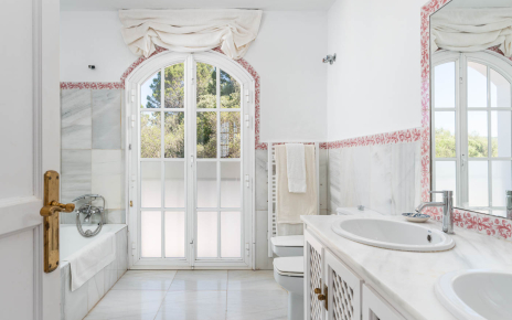 Master bedroom en suite facilities