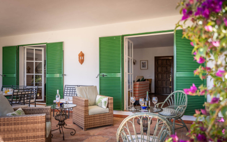 Indoor and outdoor living facilities