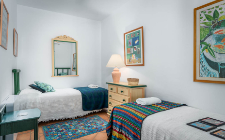 Adjoining twin bedded room for 2 children