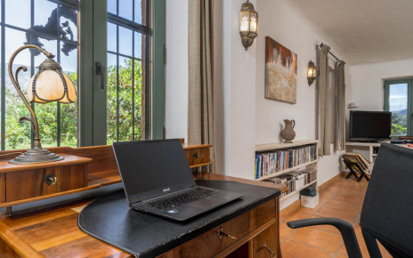 Lugar para trabajar (portátil NO incluido)