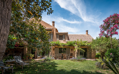 Terreno y jardines privados