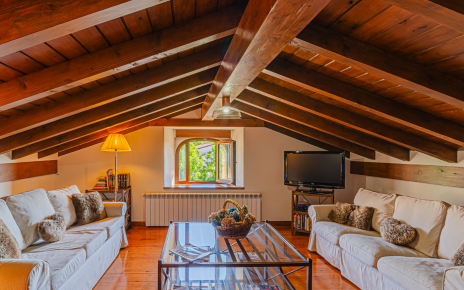 Loft: lounge TV room 