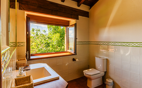 En suite facilities master bedroom