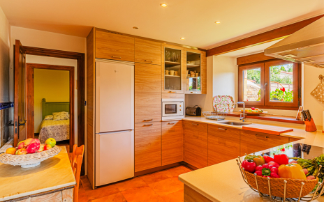 Fully fitted kitchen