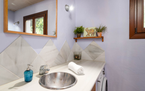 Baño en planta baja con plato de ducha