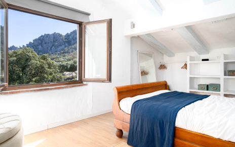 Vista a los farallones rocosos de San Bartolome