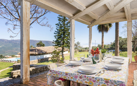 Porche amueblado en la casa