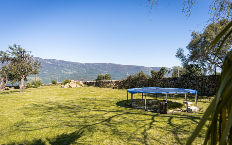 2.500 m2 de jardines privados