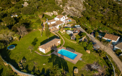 Estás al borde de una aldea