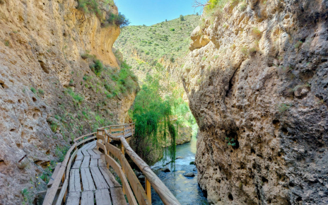 La visita al cercano Parque Natural de Castril es muy recomendable