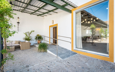 Entrance to villa with bedrooms and living area