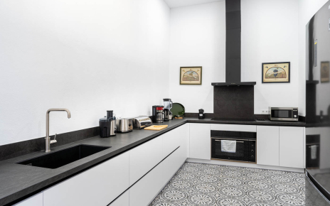 Modern kitchen (on East Wing)