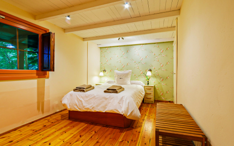 Esta habitación puede conectar con habitación 1 por puerta interna