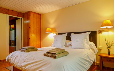 Bedroom 1 can connect with bedroom 2 via a internal door