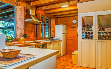 Kitchen with access to furnished porch (ground floor)