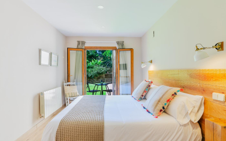 Lower floor bedrooms with access to gardens