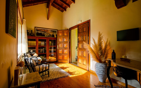 Entrance / reception