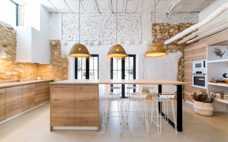 Desde la cocina puedes salir al porche principal