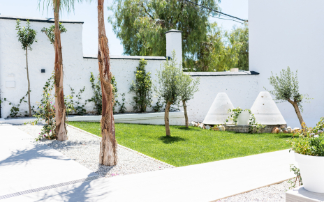 Patio de acceso al alojamiento