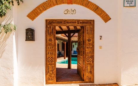 Puerta de entrada morisca restaurada