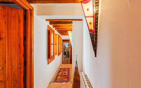 Pasillo planta baja a habitaciones