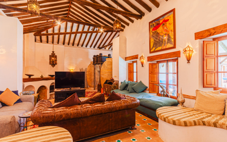 Salón principal con TV grande