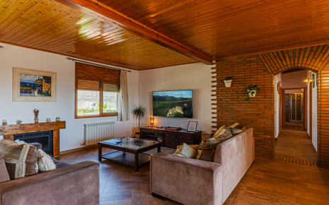 The four bedrooms are accessed from the hallway.