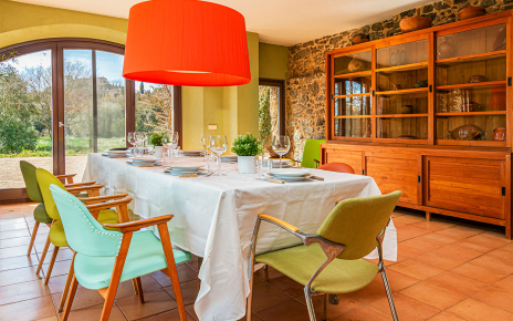 Comedor en planta baja con salida a porche