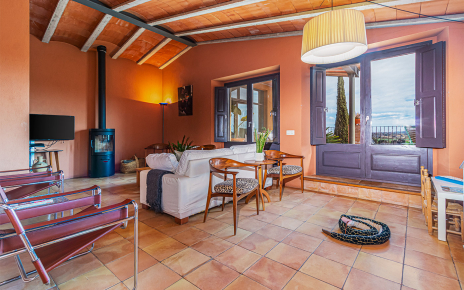 Salón de primera planta también tiene salida a terraza