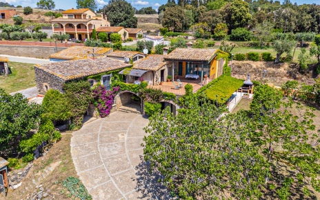 A las afueras de un pequeño pueblo muy cerca de Costa Brava