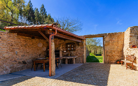 Porche con zona de barbacoa