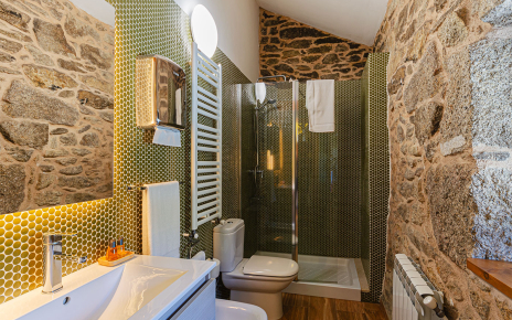 Baño con ducha en nivel principal