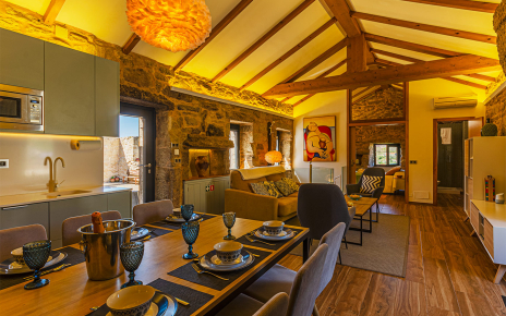 Espacio diáfano principal con cocina / salón / comedor